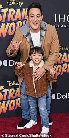 放松:Jeff Kim 与儿子 Jordan 合影