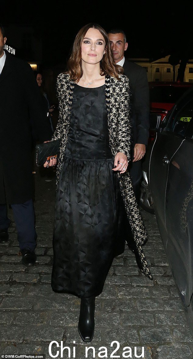 Glam:凯拉·奈特莉 (Keira Knightley) 于周二抵达伦敦 Curzon Mayfair 参加英国犹太电影节的夏洛特 (Charlotte) 首映式时,展现了另一场迷人的表演