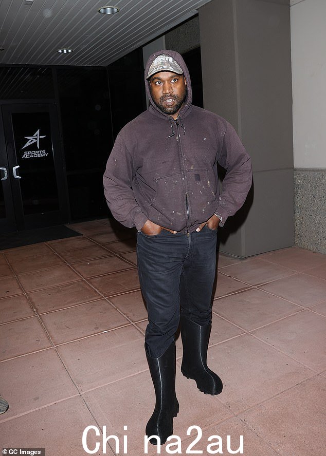 不赞成:North 的社交媒体活动此前曾遭到她父亲 Kanye West(45 岁)的反对;图为 2022 年在洛杉矶