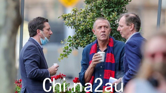 自由党领袖 Matthew Guy 与前幕僚长 Mitch Catlin 合照，他们都是正在调查非法捐赠事件。图片：NCA Newswire/Tim Carrafa