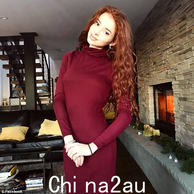 McKenna 是一位有抱负的歌手,她以 Sarah Claire 的名义与她的双胞胎姐姐一起表演