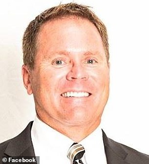 Mark Braddock,一位 53 岁的已婚前雇员,告诉陪审团他不仅帮助这对夫妇实施他们的计划,而且他和 Todd 也有同性恋关系