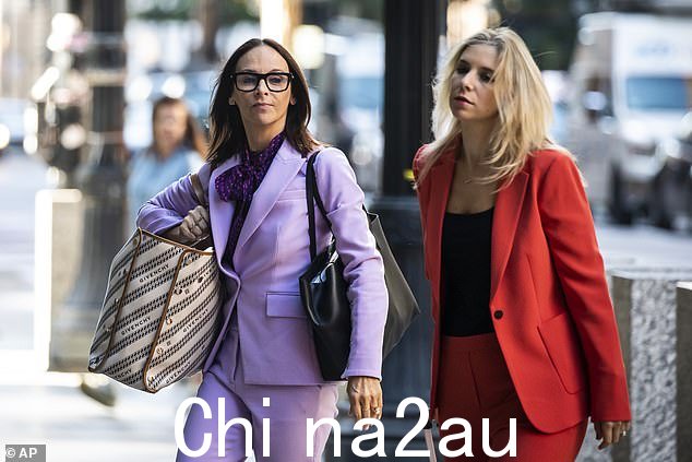 Kelly 的律师 Jennifer Bonjean(左)于周二提交了动议,并可能会在向美国第七巡回上诉法院提出上诉时听取其论点