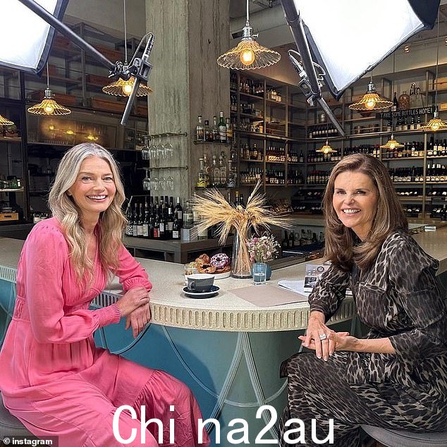 是 Maria Shriver(如图)联系她为她的印记 Open Field 写书