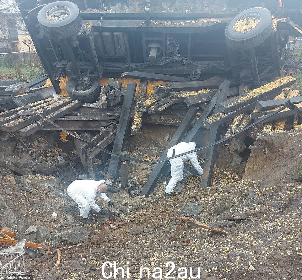 两次爆炸袭击了位于波兰西南部距乌克兰边境五英里的一个乡村 Przewodow。图为其中一起爆炸造成两人死亡的后果