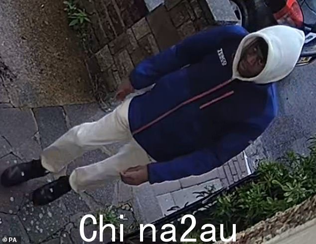 警方敦促居民检查他们的门铃和行车记录仪录像任何可以帮助查询的材料