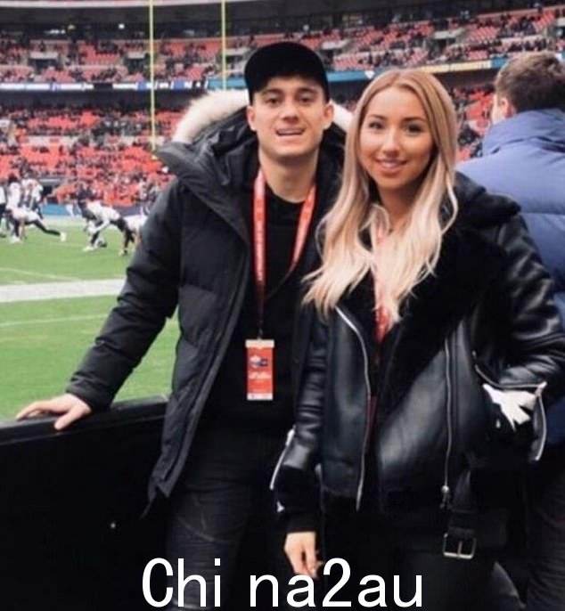 Ria Hughes,在一家体操俱乐部担任体育教练,于 2022 年 6 月与威尔士边锋和她交往五年的搭档丹尼尔詹姆斯订婚