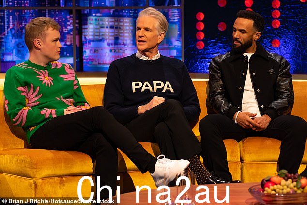 嘉宾:Matthew(中)与 Craig David(右)、喜剧演员 Josh Jones(左)、Oti Mabuse 和 Katherine Ryan 一起出现在节目中