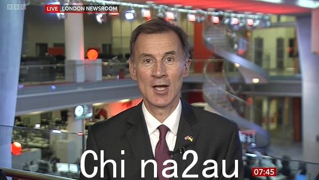 Jeremy Hunt 今天拒绝保证燃油税将在 3 月冻结,尽管保守党对 OBR 加息定价产生强烈反对