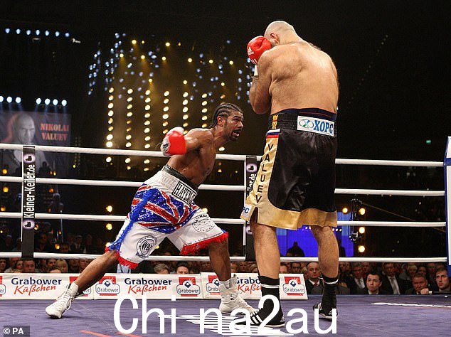 Valuev 在 2009 年与 David Haye 进行了著名的战斗(如图),以多数决定输给了英国人