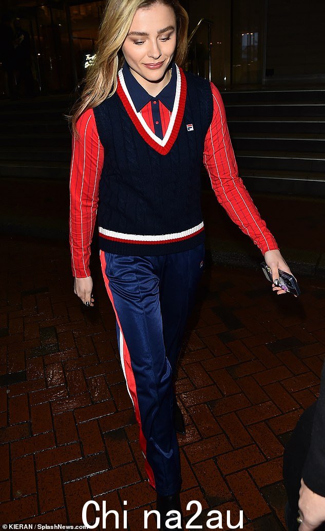 别致:Chloe Grace Moretz 在星期四在曼彻斯特举行的 Haider Ackermann + FILA 时装秀上领衔明星,展现了时尚的身材