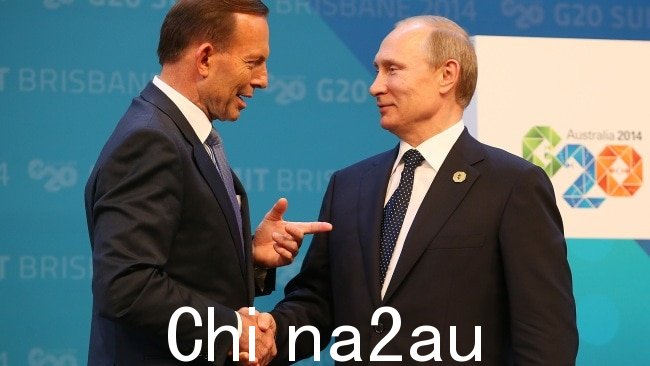 作为当时的总理，托尼·阿博特 (Tony Abbott) 曾发誓要“前锋”俄罗斯总统弗拉基姆 (Vladim)飞机坠毁后，普京在 G20 峰会上。图片：Getty