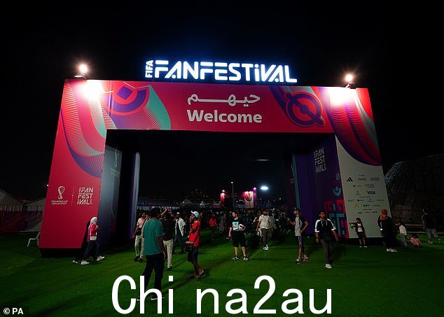球迷节每品脱 12 英镑,现在是整个多哈为数不多的来访球迷可以参观的地方之一buy alcohol