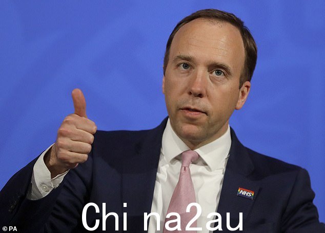 接受时代报采访时,保守派消息人士解释说,当前文化部长纳丁·多里斯(Nadine Dorries)上节目时,花了六个月的时间才恢复鞭子。当时她是比汉考克更初级的议员。西萨福克郡的前卫生部长选区协会需要选择一位新候选人。然而,他仍将作为一个独立的人坐着
