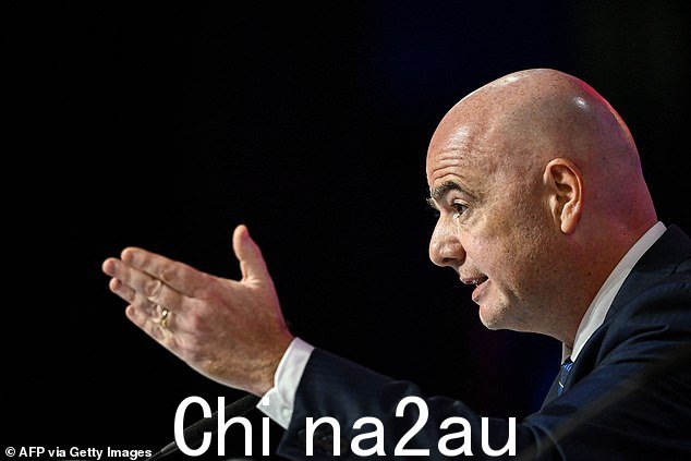 国际足联主席因其有争议的言论而受到抨击,距离比赛开始仅一天