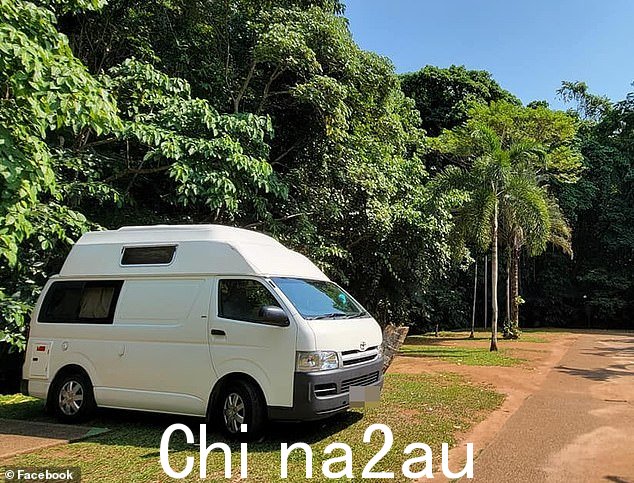 亨德森女士和斯莱特女士支付了露营车(如图)一半的费用,但对车辆损坏的费用存在分歧