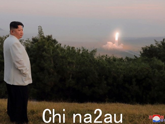 朝鲜领导人金正恩政府提供的照片，在 9 月至 10 月的某个时间在朝鲜的一个秘密地点检查导弹试验.图片：朝鲜中央通讯社/朝鲜新闻社通过 AP
