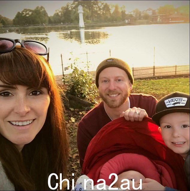 在被这个消息'伤心'之后,一家人很高兴能够在他们期待已久的假期里飞出去
