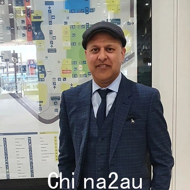死亡威胁:Khakan Qureshi(如图)上周受邀到西米德兰兹郡 Wednesbury 的 Wood Green Academy 分享他出柜的经历,但后来他收到了死亡威胁