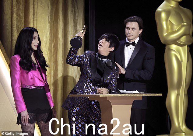 Stunner:Cher 在观看 Diane 讲话时喜气洋洋