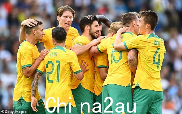 Socceroos 的立场非常明确以 Bailey Wright、Jamie Maclaren、Jackson Irvine、Craig Goodwin、Andrew Redmayne 和 Mathew Leckie 等人为特色的群组信息(中图)