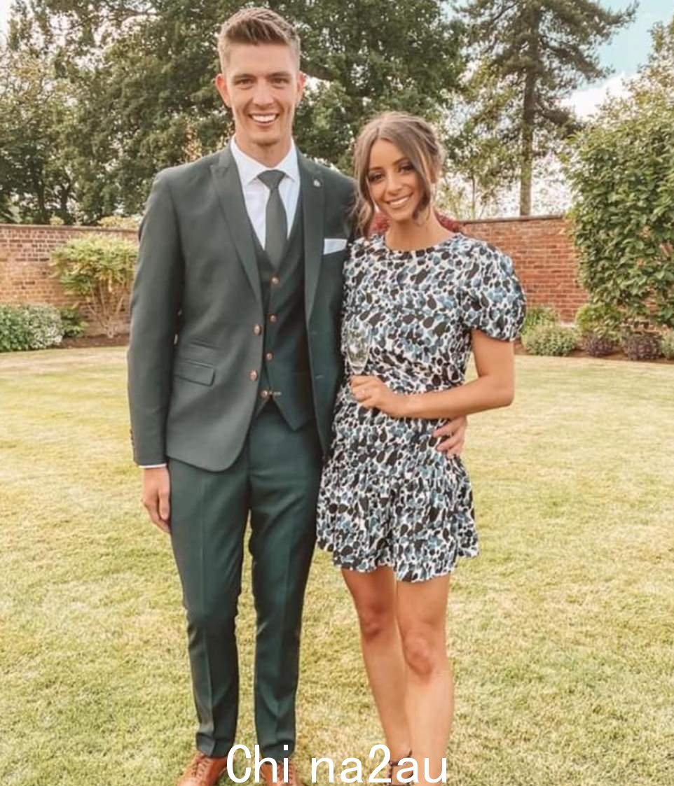 与其他几个 WAGS 一起,Shannon Horlock 一直保持着令人难以置信的低调。她在 2013 年遇到了伯恩利门将 Nick Pope(如图)