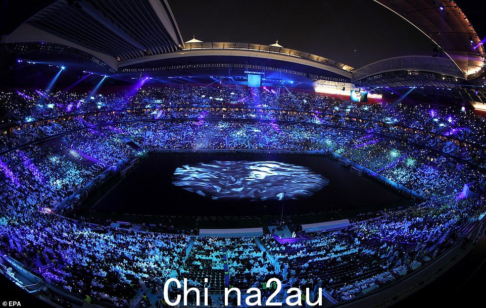 11 月 20 日在卡塔尔 Al Khor 的 Al Bayt 体育场举行的 2022 年 FIFA 世界杯 A 组揭幕战卡塔尔和厄瓜多尔的开幕式全景