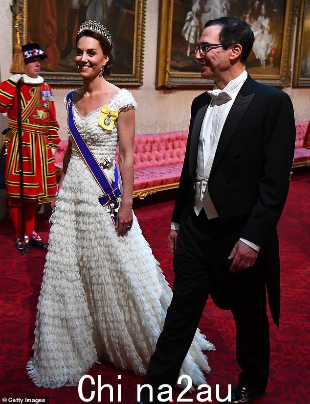 Kate 和 Steven Mnuchin 于 2019 年 6 月 3 日抵达伦敦白金汉宫东画廊参加国宴