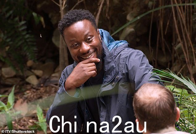 有他的发言权:在周日晚上的节目中,斯嘉丽支持获胜的喜剧演员 Babatúndé 在与政治家马特和西恩·沃尔什交谈时描述了在他的戏剧课上成为“唯一的黑人”的感受” class=