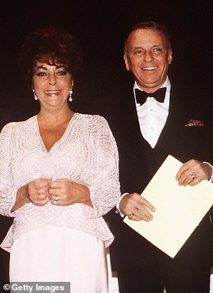 传记显示她与 Frank Sinatra 有染,导致她后来终止了怀孕