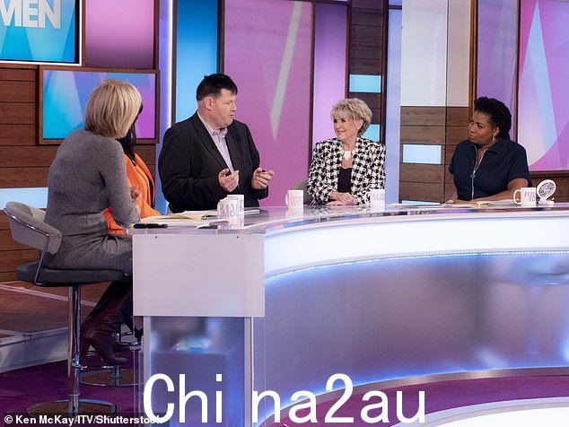 对手术说不:他之前在 Loose Women 上说过,朋友建议他不要戴胃束带,因为他从糖中获取卡路里,这是hard to digest