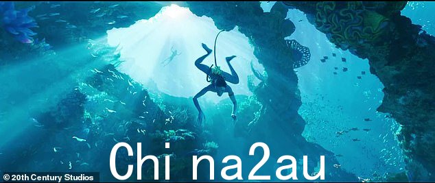 去游泳:'把他们当作我们的兄弟姐妹,'另一个部落的领袖坚持ts as some individuals swim through crystal clear water