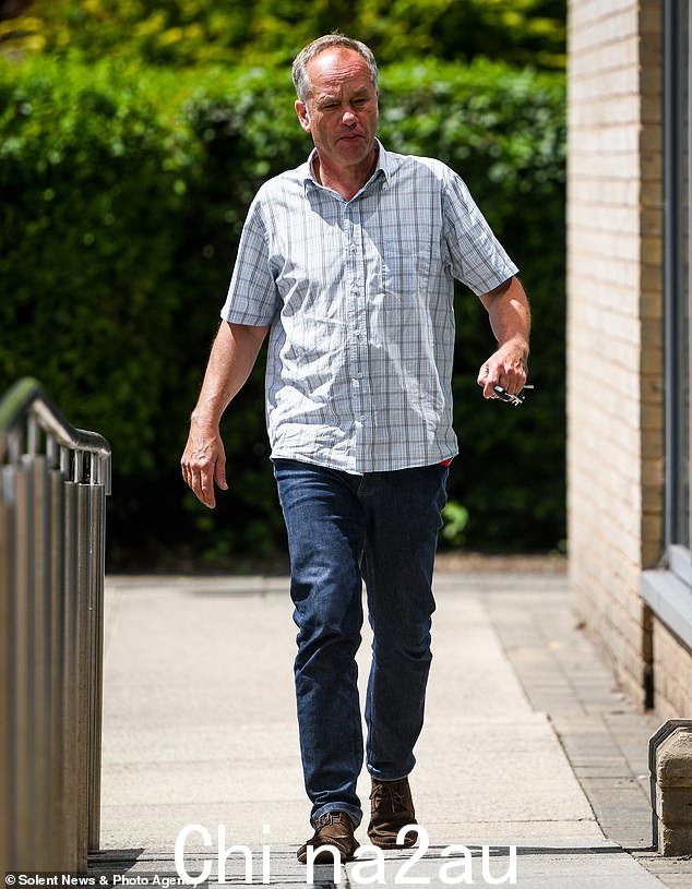 Jonathan Barrett 避免入狱,但在索尔兹伯里皇家法院受审后被判跟踪骚扰罪