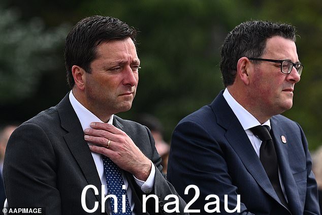 州长丹尼尔安德鲁斯(右)和反对党领袖马修盖伊(左)有他们在激烈的辩论中正面交锋,回答日常维多利亚人提出的紧迫问题