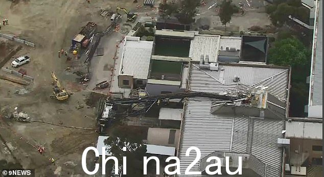 周三早上,起重机猛撞墨尔本南部弗兰克斯顿医院的屋顶