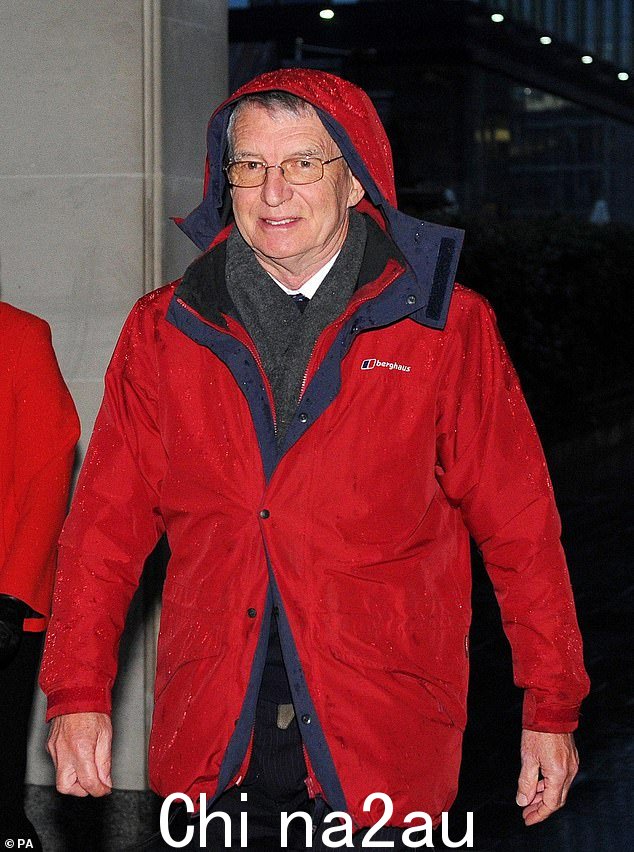 Michael Brewer(如图),Chetham 音乐学院的音乐总监,在被判对 14 岁的一名学生进行性侵犯后被判入狱六年