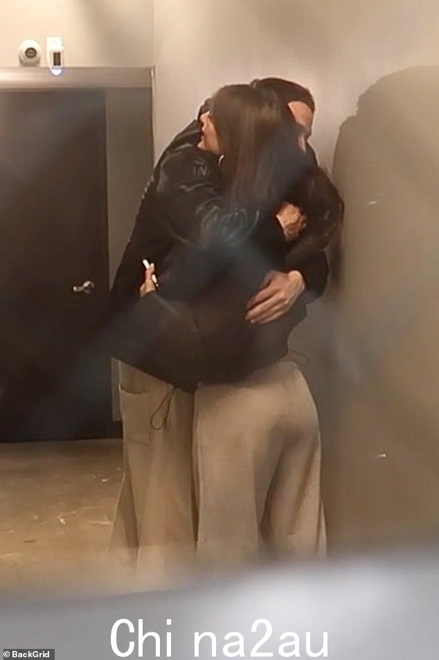 新恋情!在他与金卡戴珊分手三个月后,艾米丽也在与喜剧演员皮特戴维森的浪漫爱情中绽放