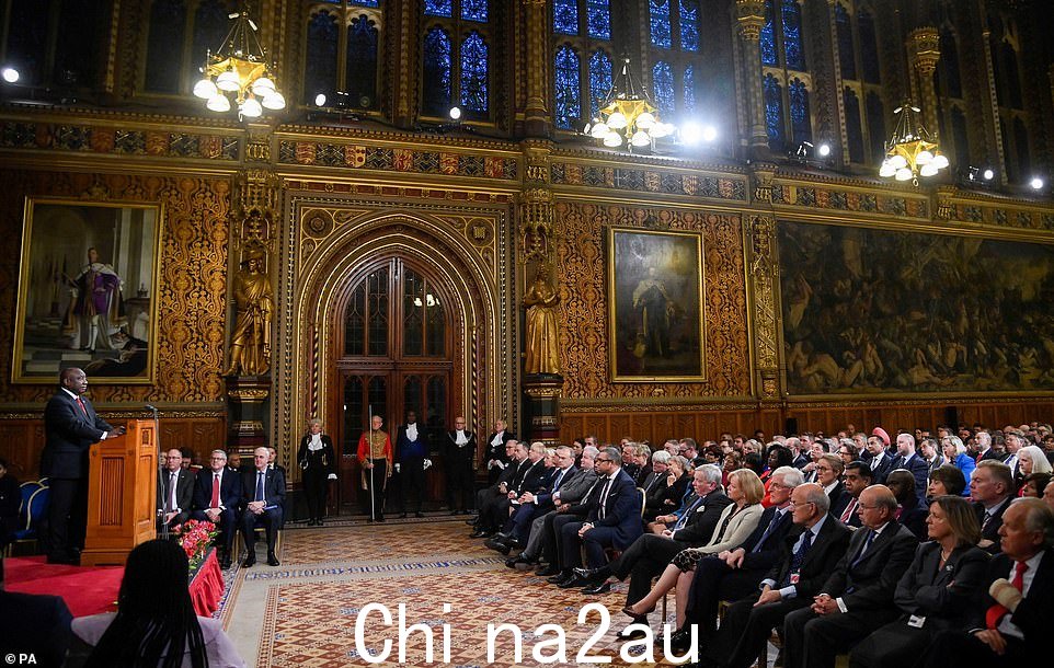 南非总统西里尔·拉马福萨在威斯敏斯特宫皇家画廊向国会议员和同龄人发表讲话