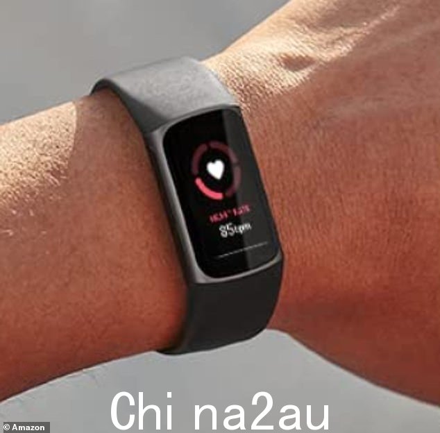 Fitbit Charge 5 具有丰富的功能,包括内置 GPS、每日准备状态、移动提醒、24/7 心率、自动活动跟踪、20 种锻炼模式