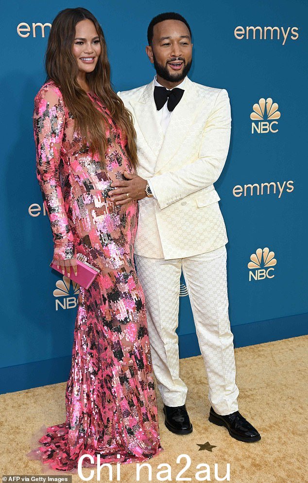 最新小小传奇:约翰之夜怀孕的 36 岁妻子 Chrissy Teigen 没有出席家庭之夜,因为她目前正准备为世界带来一个新的小传奇