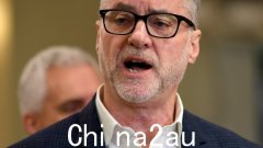 工党参议员指责澳航老板艾伦乔伊斯“精心策划”的运动，以避免支付工人加班费