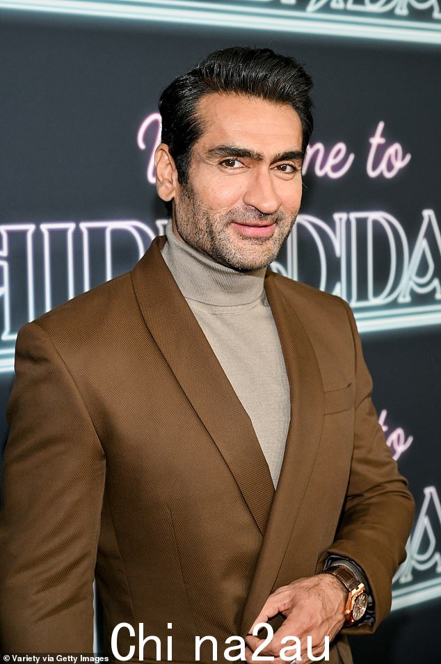 不是粉丝:Kumail 说他来自一个伟大的家庭,他的母亲是他认识的最好的厨师。他滑稽地补充说,“我不想成为有争议并被取消,但我不喜欢火鸡” class=