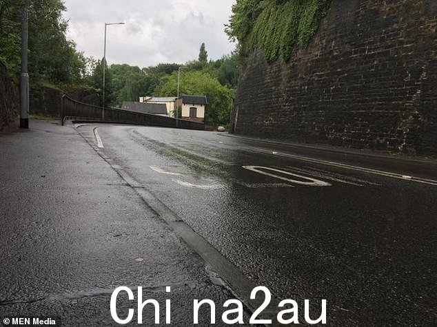 A560 的弯道,在 Stockport 郊区,Harvey 先生惨死的地方