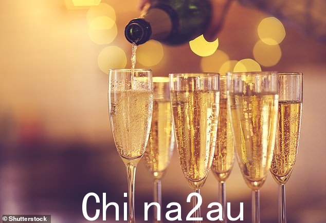 不合适?几乎没有。酒精,尤其是葡萄酒,在法国有着引以为豪的悠久历史一个总是包括年轻人的。事实上,在 1956 年才禁止在学校食堂向儿童提供葡萄酒——这一举动在当时被谴责为对法国文化的犯罪