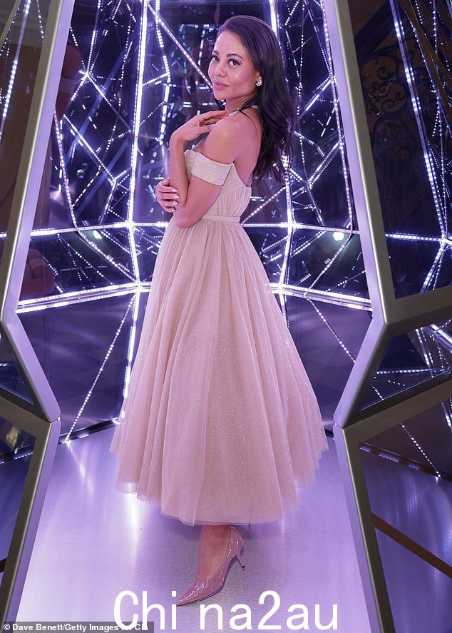 Emma Weymouth, 巴斯侯爵夫人, 与 Jimmy Choo 一起参加 Claridge 的 2022 年圣诞树派对