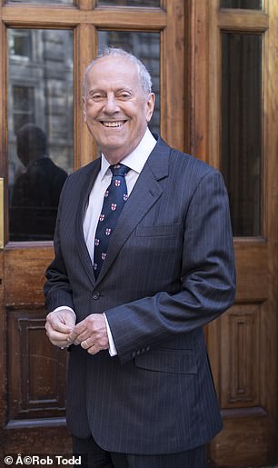 与会者:Gyles Brandreth 也出席了颁奖典礼