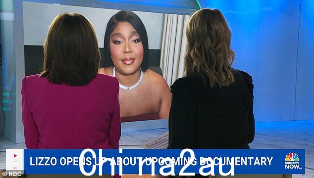 音乐热情:Lizzo从小就对音乐充满热情,并学会了吹笛子