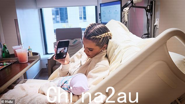 Highs:Khloe 坦白地说,'我们有很多高潮,当然也有很多低谷。你不能写这个狗屎。我希望你能写这个狗屎,所以这不是我们的现实,但无论何时你倒下,你都知道你会重新站起来,这就是这个家庭的美妙之处,我们不会在低处停留太久