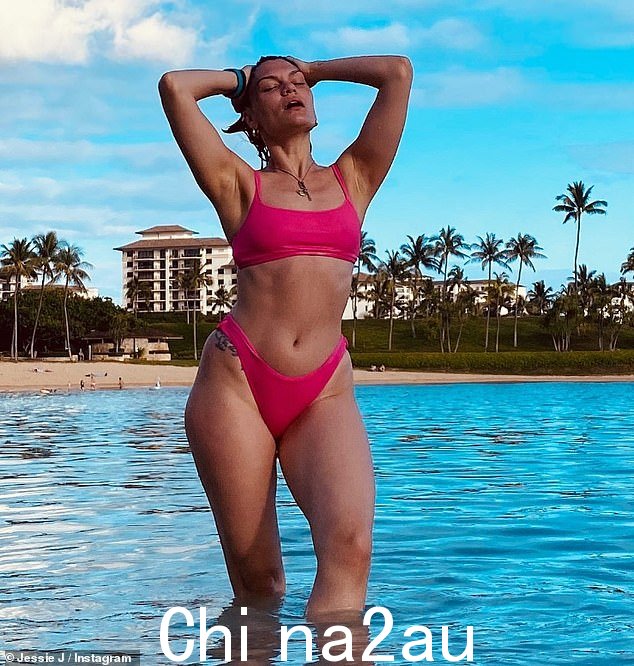 感觉被理解了:她还告诉人群,'我觉得人们比十年前更了解我。写关于俱乐部或男孩之类的歌曲并不容易。这不是我是谁'; pictured in 2021