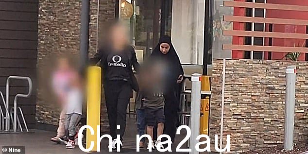 一名从叙利亚飞出后在悉尼西部麦当劳被遣返的澳大利亚妇女